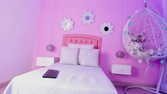 Snapshot of CannelaSmith chatting on November 29, 2025, 5:35 pm CannelaSmith online show from November 29, 2025, 5:35 pm