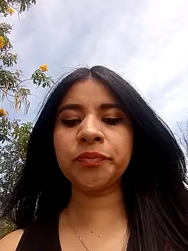 ValerieLove  online show from February 4, 2026, 4:02 pm