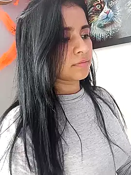 Snapshot of ValerieLove_ chatting on October 27, 2025, 7:37 pm ValerieLove online show from October 27, 2025, 7:37 pm