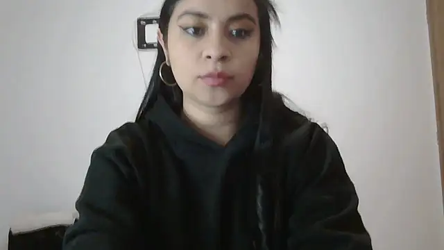 Snapshot of ValerieLove_ chatting on December 4, 2025, 11:15 pm ValerieLove online show from December 4, 2025, 11:15 pm