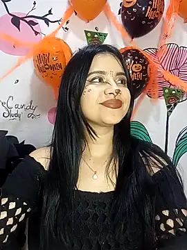 Snapshot of ValerieLove_ chatting on October 28, 2025, 7:24 pm ValerieLove online show from October 28, 2025, 7:24 pm