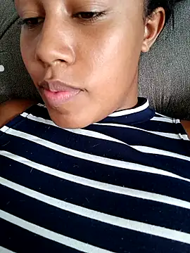 MoniqueMulberry online show from November 6, 2025, 7:18 pm