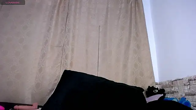 DaraKat18 online show from April 21, 2026, 10:27 pm