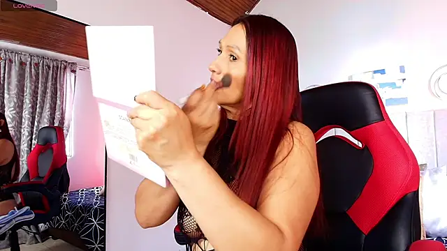 Snapshot of Naomi_Redd chatting on November 4, 2025, 7:39 pm Naomi Redd online show from November 4, 2025, 7:39 pm