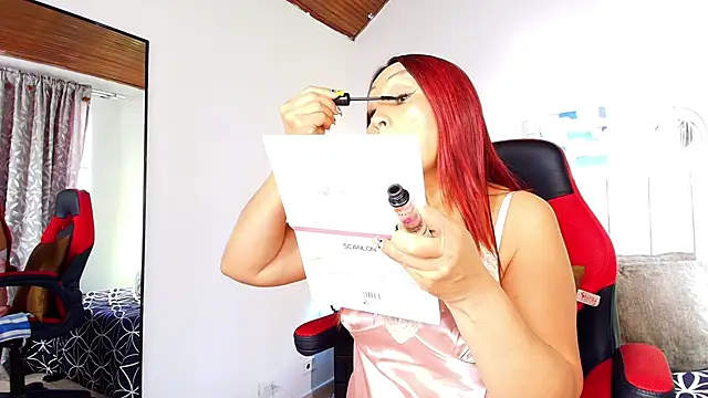 Snapshot of Naomi_Redd chatting on October 29, 2025, 7:35 pm Naomi Redd online show from October 29, 2025, 7:35 pm