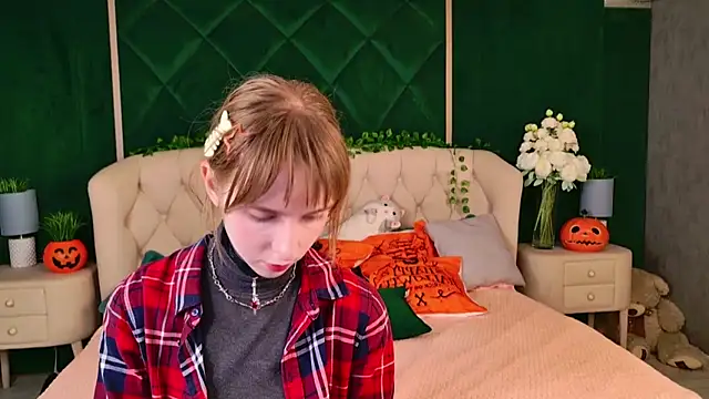 Beverly Gomes online show from October 21, 2025, 3:33 pm