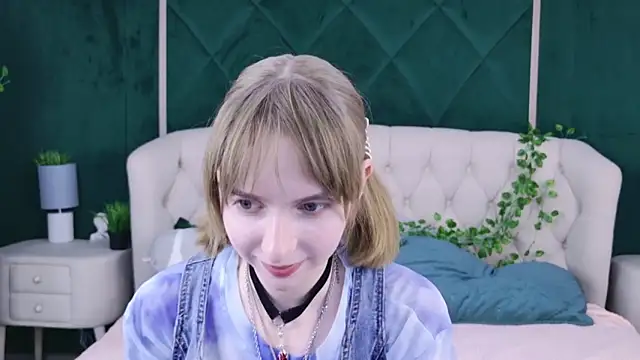 Beverly Gomes online show from November 8, 2025, 4:21 pm