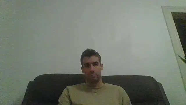 Snapshot of JulioIsHere4you chatting on November 5, 2025, 8:01 pm JulioIsHere4you online show from November 5, 2025, 8:01 pm