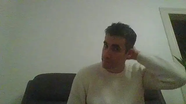 Snapshot of JulioIsHere4you chatting on November 6, 2025, 8:13 pm JulioIsHere4you online show from November 6, 2025, 8:13 pm