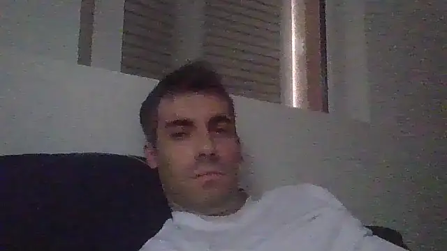 Snapshot of JulioIsHere4you chatting on November 8, 2025, 9:02 am JulioIsHere4you online show from November 8, 2025, 9:02 am