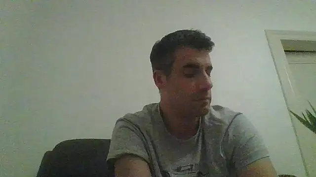 Snapshot of JulioIsHere4you chatting on November 13, 2025, 2:04 am JulioIsHere4you online show from November 13, 2025, 2:04 am