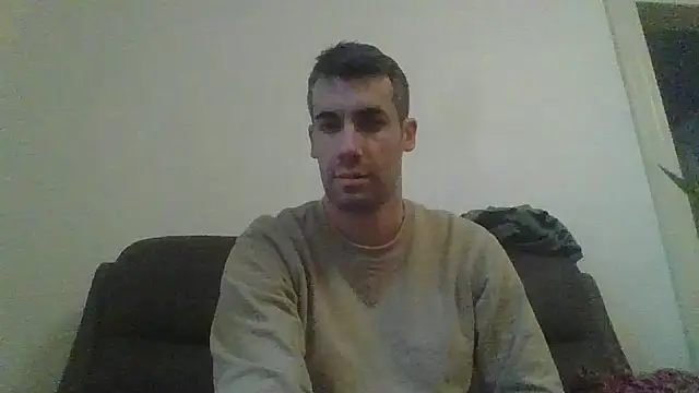 JulioIsHere4you online show from December 18, 2025, 7:57 am