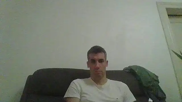 Snapshot of JulioIsHere4you chatting on December 14, 2025, 12:28 am JulioIsHere4you online show from December 14, 2025, 12:28 am