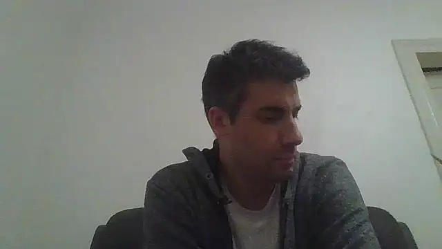 Snapshot of JulioIsHere4you chatting on November 24, 2025, 2:33 am JulioIsHere4you online show from November 24, 2025, 2:33 am