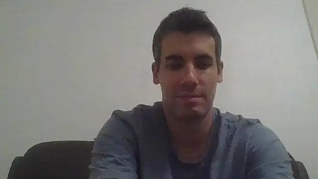 Snapshot of JulioIsHere4you chatting on November 15, 2025, 11:31 pm JulioIsHere4you online show from November 15, 2025, 11:31 pm