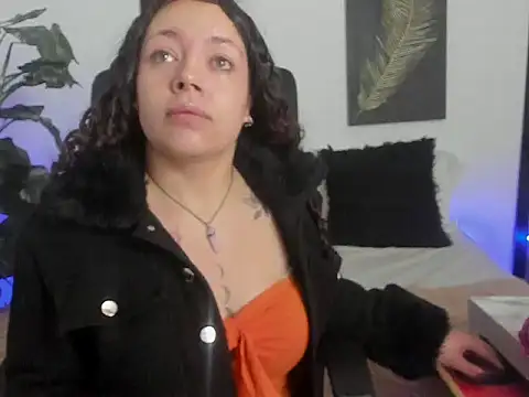 RubyStrong online show from November 13, 2025, 12:09 pm