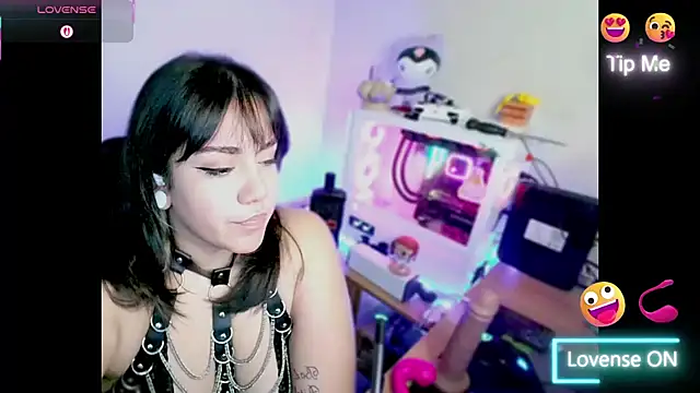 Snapshot of PinkDenial chatting on November 13, 2025, 12:36 am PinkDenial online show from November 13, 2025, 12:36 am