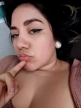 Snapshot of PinkDenial chatting on December 17, 2025, 5:51 pm PinkDenial online show from December 17, 2025, 5:51 pm