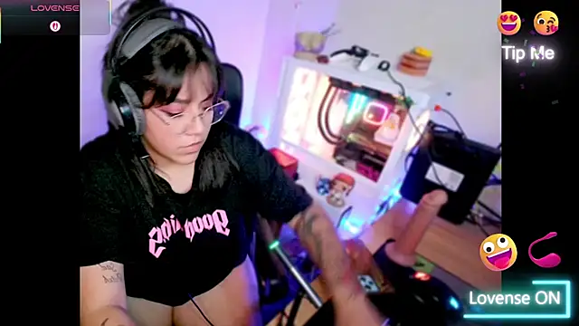 Snapshot of PinkDenial chatting on November 28, 2025, 3:07 am PinkDenial online show from November 28, 2025, 3:07 am