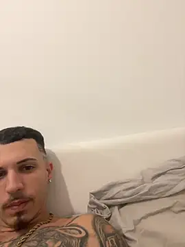 dolarboy17 online show from November 19, 2025, 5:24 pm