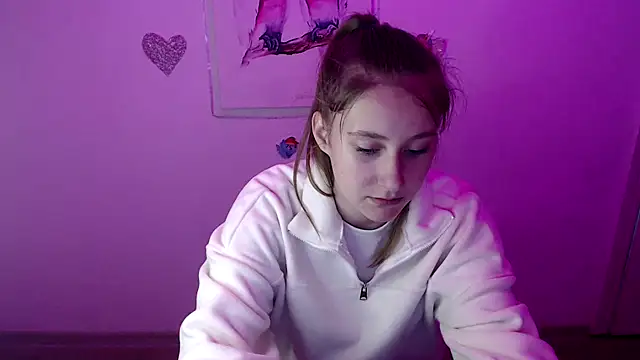 Snapshot of Milka_kamila chatting on September 19, 2025, 2:32 pm Milka kamila online show from September 19, 2025, 2:32 pm