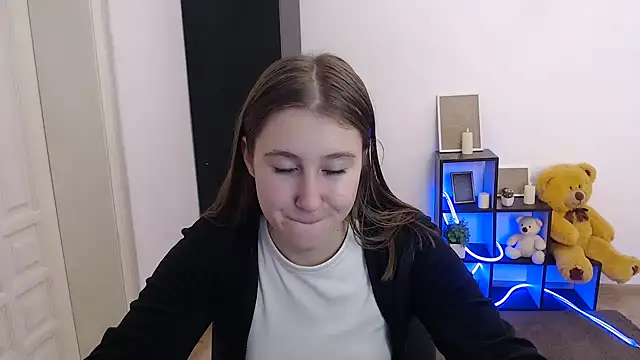 Snapshot of Milka_kamila chatting on November 15, 2025, 12:31 pm Milka kamila online show from November 15, 2025, 12:31 pm