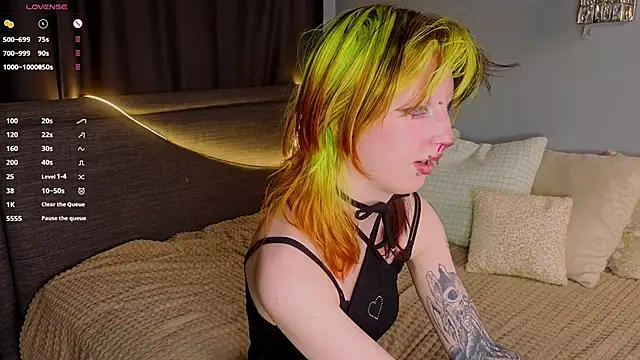 Snapshot of KandraCruser chatting on November 25, 2025, 8:20 pm KandraCruser online show from November 25, 2025, 8:20 pm