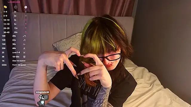 Snapshot of KandraCruser chatting on November 19, 2025, 8:09 pm KandraCruser online show from November 19, 2025, 8:09 pm