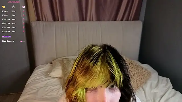 Snapshot of KandraCruser chatting on November 6, 2025, 8:13 pm KandraCruser online show from November 6, 2025, 8:13 pm