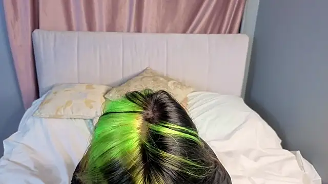 Snapshot of KandraCruser chatting on October 17, 2025, 8:10 pm KandraCruser online show from October 17, 2025, 8:10 pm