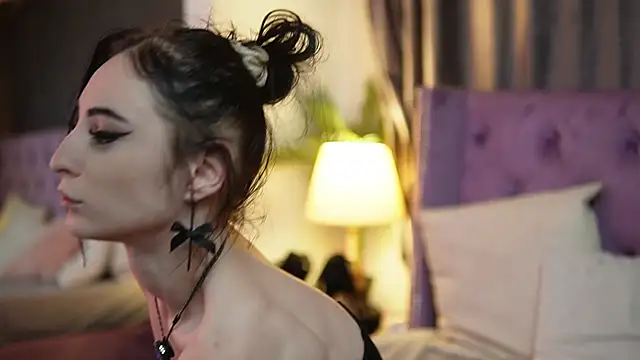 SaraiAngel online show from April 1, 2026, 8:39 pm