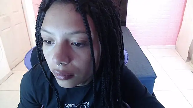 Snapshot of EIVIY1609 chatting on December 5, 2025, 1:32 pm EIVIY1609 online show from December 5, 2025, 1:32 pm