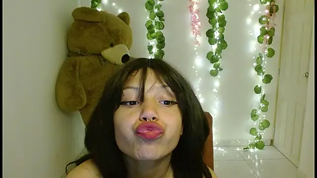 Snapshot of EIVIY1609 chatting on September 24, 2025, 2:01 pm EIVIY1609 online show from September 24, 2025, 2:01 pm