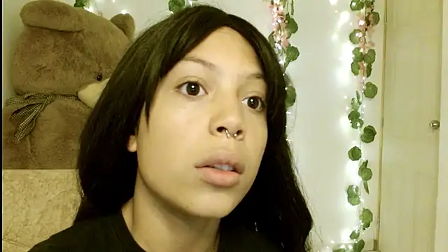 Snapshot of EIVIY1609 chatting on October 13, 2025, 1:45 pm EIVIY1609 online show from October 13, 2025, 1:45 pm