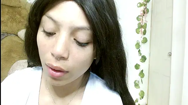 Snapshot of EIVIY1609 chatting on October 10, 2025, 2:29 pm EIVIY1609 online show from October 10, 2025, 2:29 pm