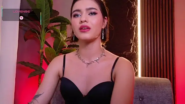 Snapshot of La_Diabla_111_ chatting on October 6, 2025, 7:03 pm La Diabla 111 online show from October 6, 2025, 7:03 pm