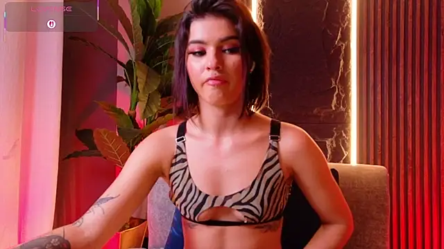 Snapshot of La_Diabla_111_ chatting on September 16, 2025, 7:04 pm La Diabla 111 online show from September 16, 2025, 7:04 pm