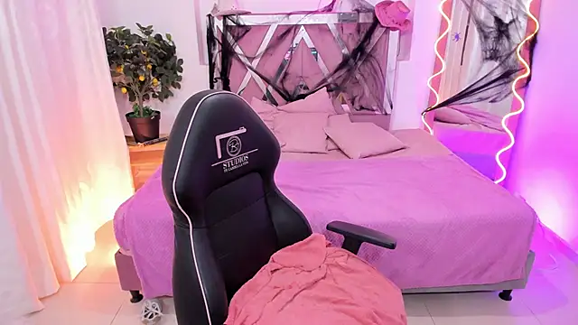 Snapshot of Kenndal_tay chatting on October 28, 2025, 7:24 pm Kenndal tay online show from October 28, 2025, 7:24 pm