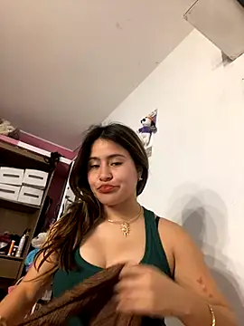 Snapshot of leil_6680 chatting on October 4, 2025, 11:17 pm leil 6680 online show from October 4, 2025, 11:17 pm