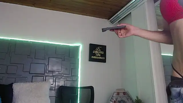 Trinity Knox online show from September 26, 2025, 5:09 pm