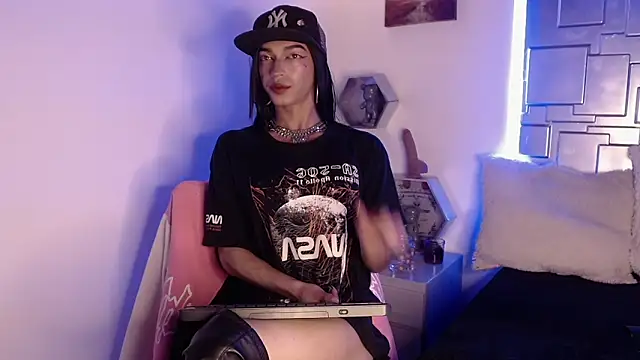 Trinity Knox online show from October 20, 2025, 3:56 pm