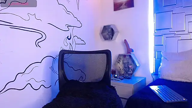 Trinity Knox online show from October 27, 2025, 6:53 pm