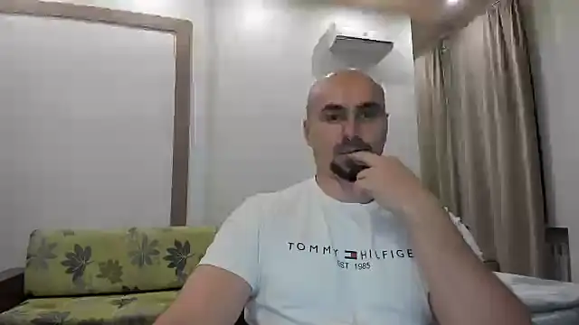 Snapshot of Gri_SH chatting on October 20, 2025, 4:51 pm Gri SH online show from October 20, 2025, 4:51 pm