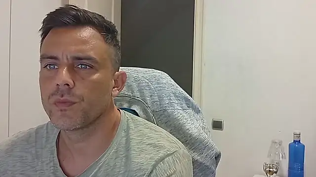 Captianamericablue online show from October 19, 2025, 4:10 pm