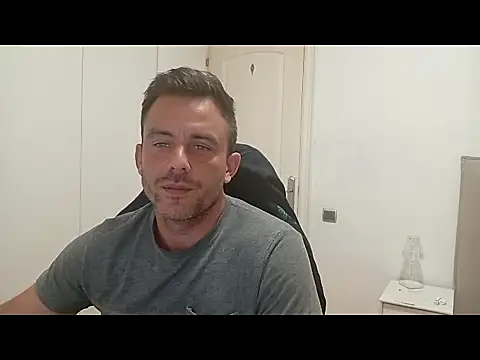 Captianamericablue online show from October 14, 2025, 9:04 pm