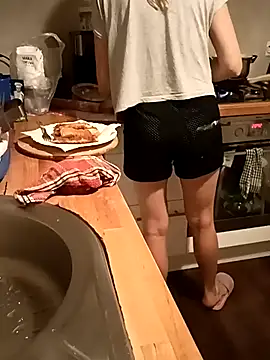 Snapshot of NiceBadgera chatting on September 13, 2025, 6:41 pm NiceBadgera online show from September 13, 2025, 6:41 pm