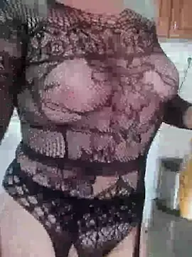 Snapshot of MiriandZacki chatting on November 18, 2025, 11:46 am MiriandZacki online show from November 18, 2025, 11:46 am