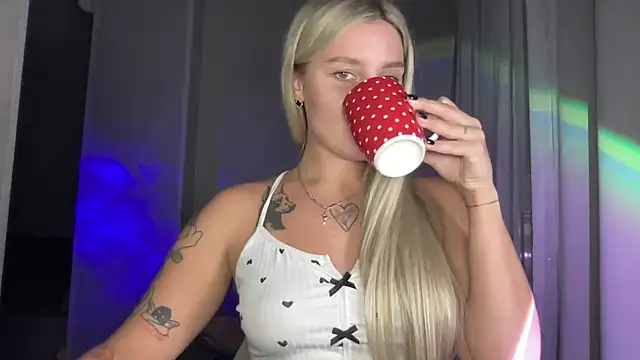 Snapshot of Sasha_yourdream chatting on September 14, 2025, 7:36 pm Sasha yourdream online show from September 14, 2025, 7:36 pm