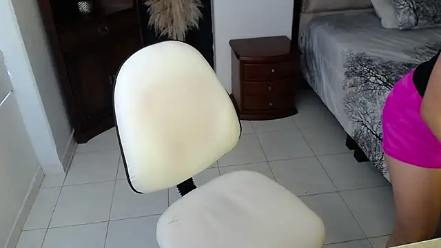 sheryl jones online show from April 19, 2026, 11:44 am