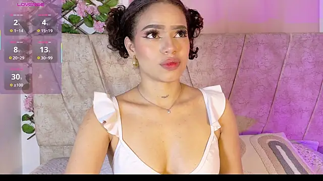 Snapshot of LaraGiil chatting on November 10, 2025, 1:38 pm LaraGiil online show from November 10, 2025, 1:38 pm